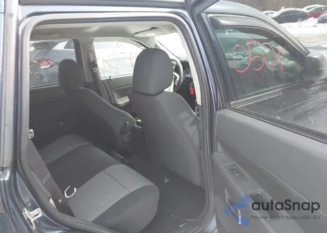 2010 Jeep Grand Cherokee Laredo z USA, uszkodzony, nr VIN 1J4PR4GK9AC136172